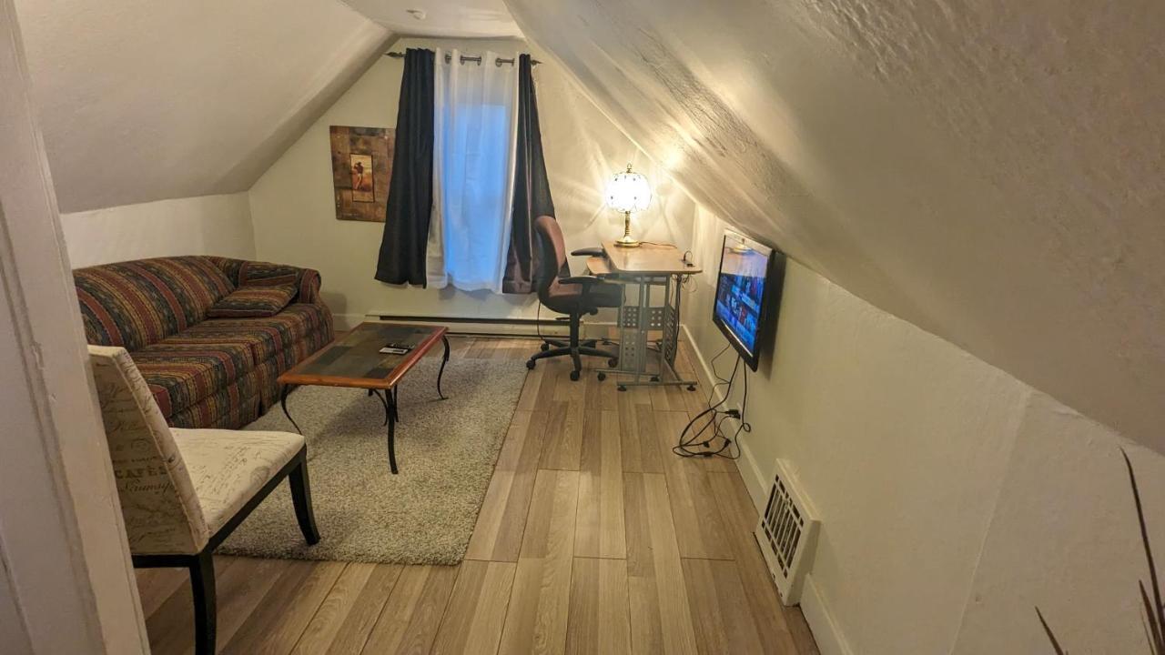 Cozy Downtown One Bedroom Free Parking Κίνγκστον Εξωτερικό φωτογραφία