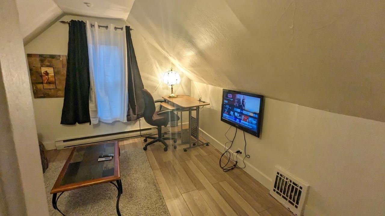 Cozy Downtown One Bedroom Free Parking Κίνγκστον Εξωτερικό φωτογραφία