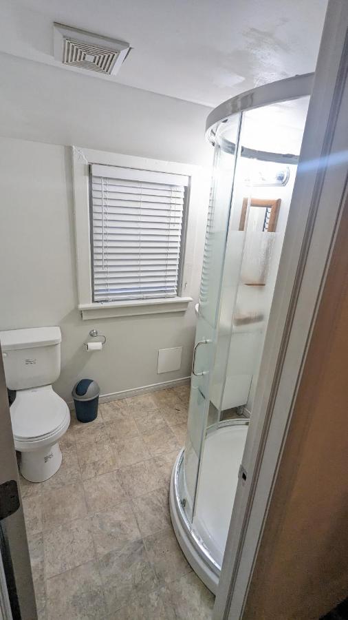 Cozy Downtown One Bedroom Free Parking Κίνγκστον Εξωτερικό φωτογραφία