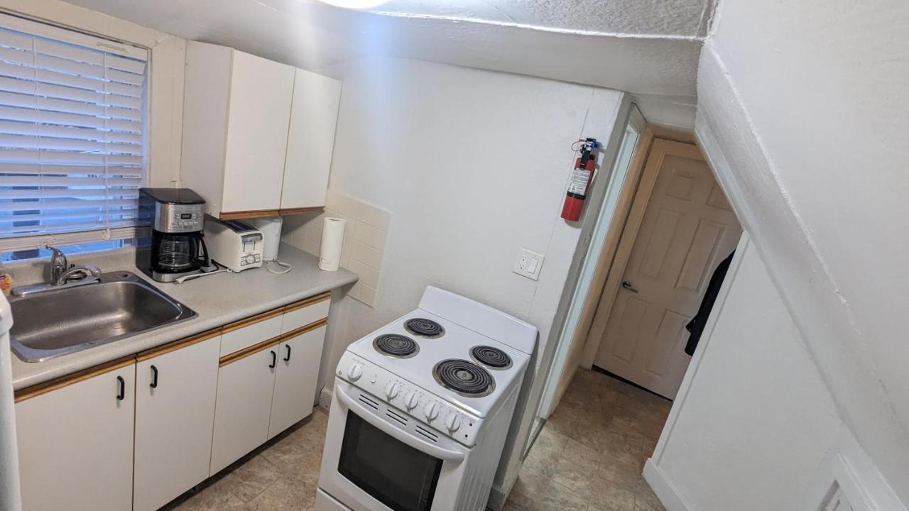 Cozy Downtown One Bedroom Free Parking Κίνγκστον Εξωτερικό φωτογραφία