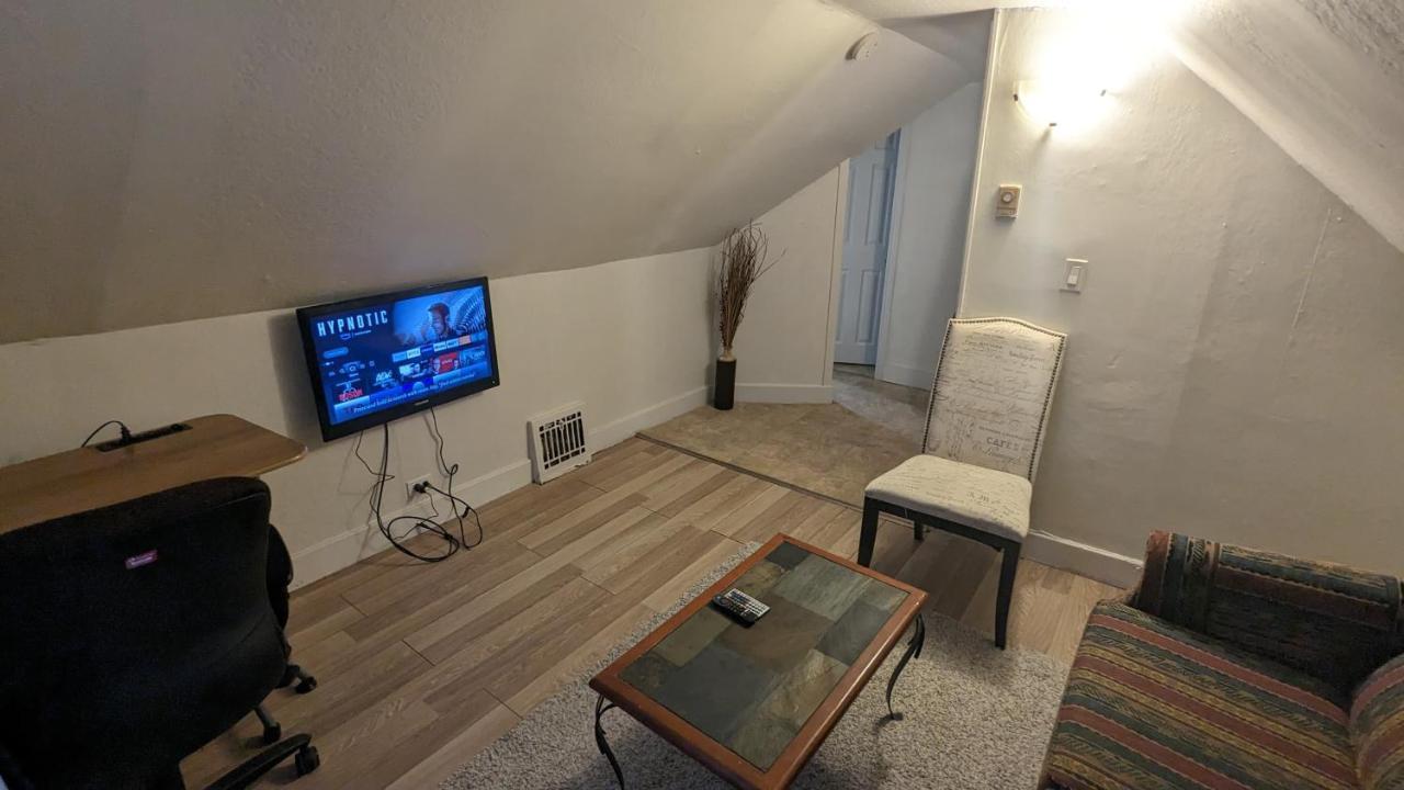 Cozy Downtown One Bedroom Free Parking Κίνγκστον Εξωτερικό φωτογραφία