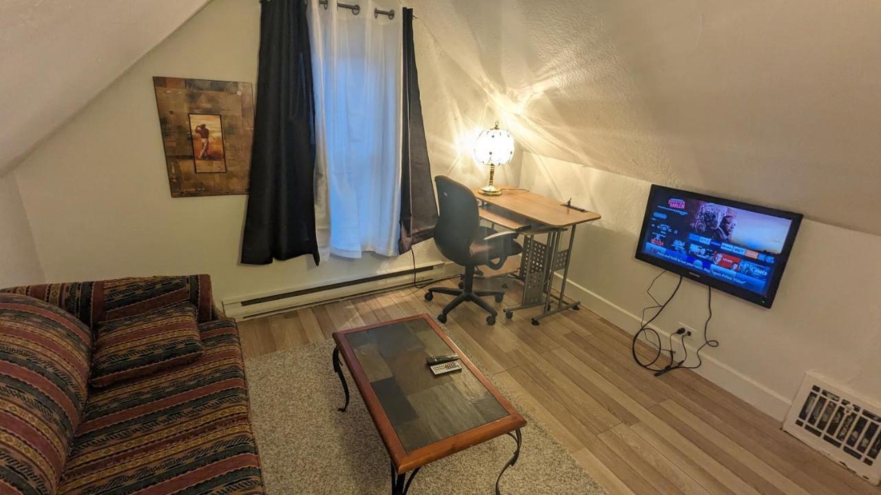 Cozy Downtown One Bedroom Free Parking Κίνγκστον Εξωτερικό φωτογραφία