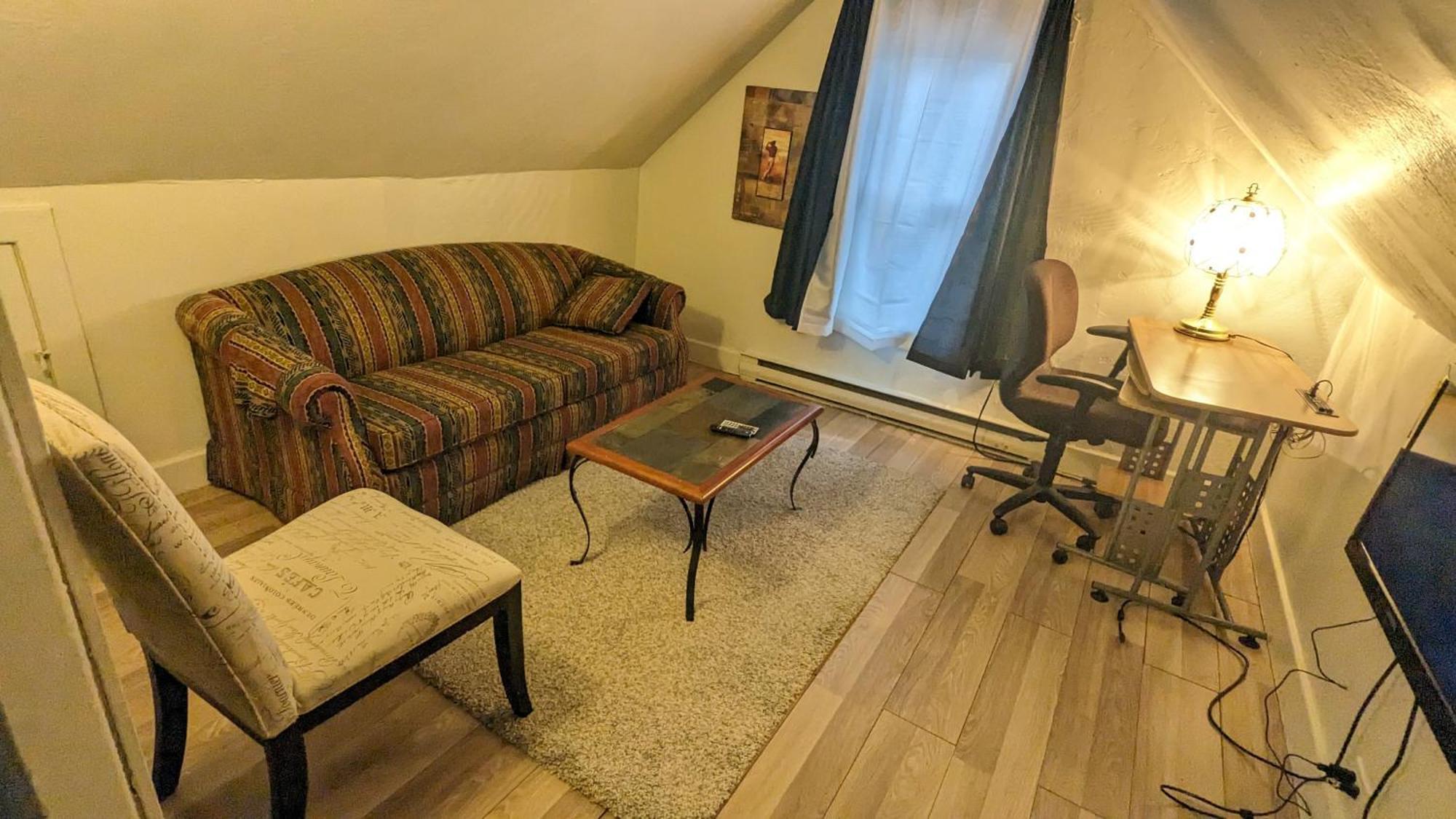 Cozy Downtown One Bedroom Free Parking Κίνγκστον Εξωτερικό φωτογραφία